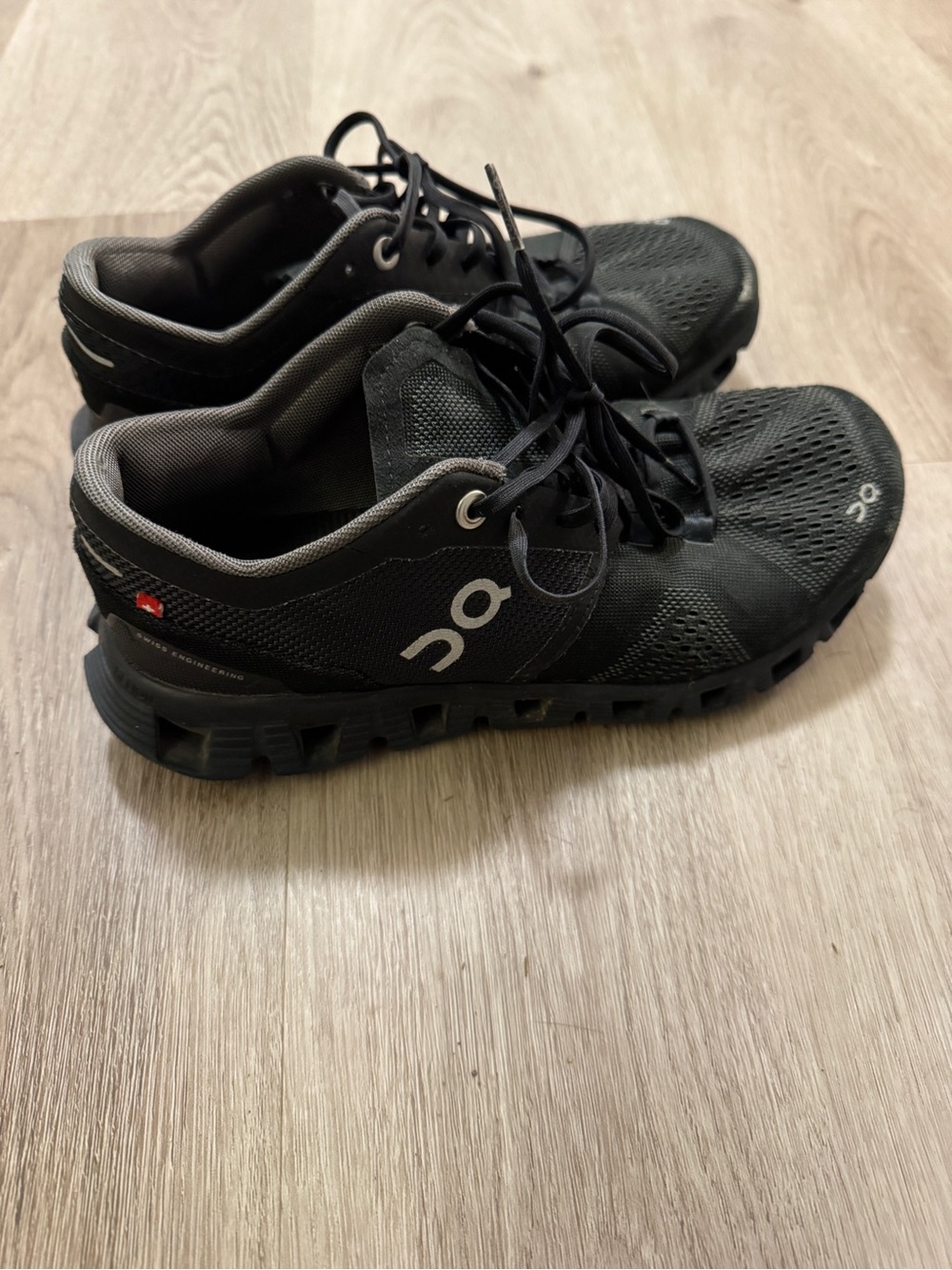 On Women’s Cloud X Size 5.5